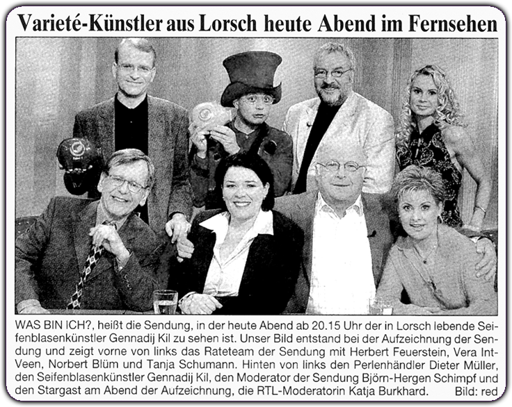 Event Entertainer Comedy und Varieté Künstler mit Seifenblasenkunst als Live Show Act bei TV Show Produktion.