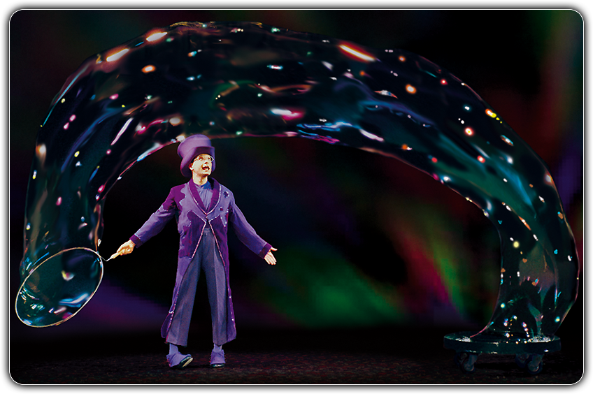 Große Regenbogen Seifenblase von Seifenblasenkünstler, Zauberkünstler, Event Artisten als Gala Show Unterhaltung